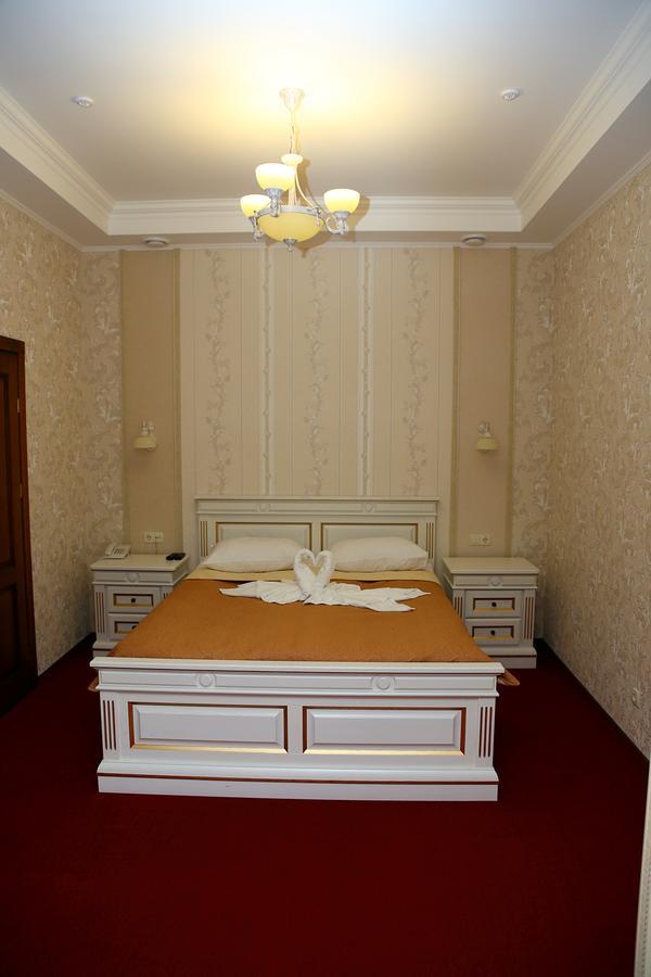 Best Hotel And Restaurant Complex Dunaivtsi Room photo